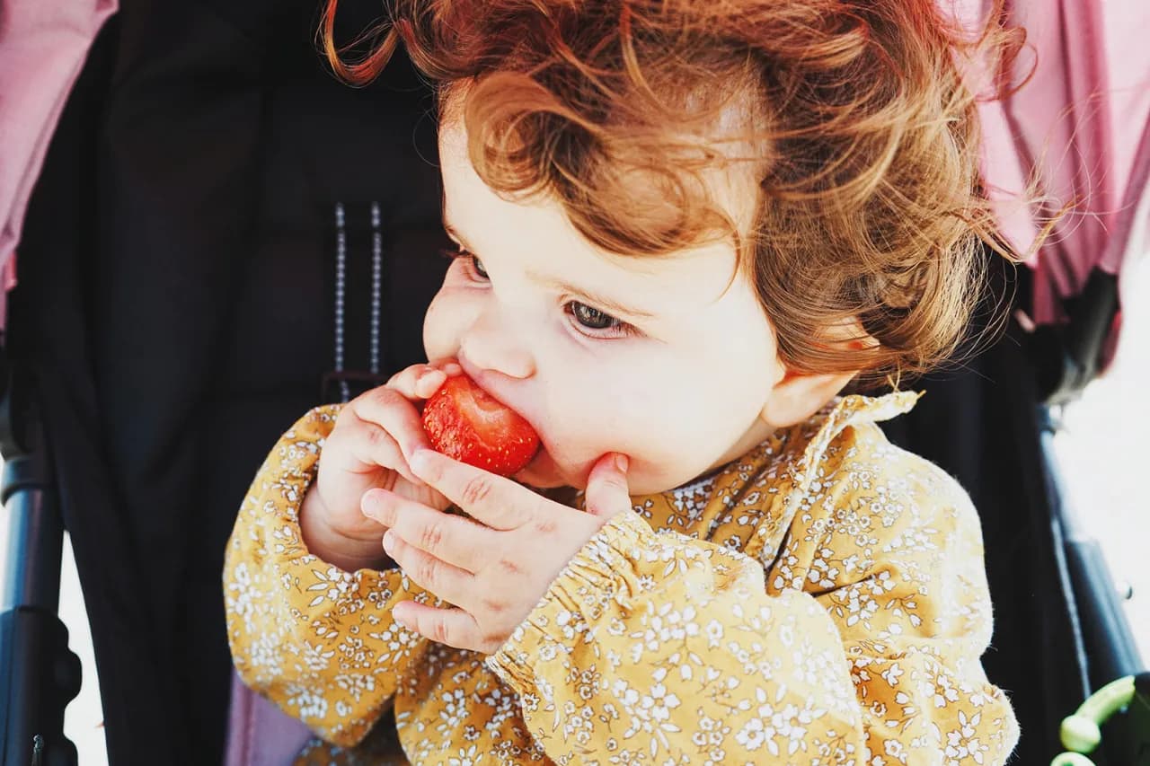 Czy truskawki uczulają niemowlaki? Objawy i kiedy je wprowadzić Czy truskawki uczulają niemowlaki? Objawy i kiedy je wprowadzić