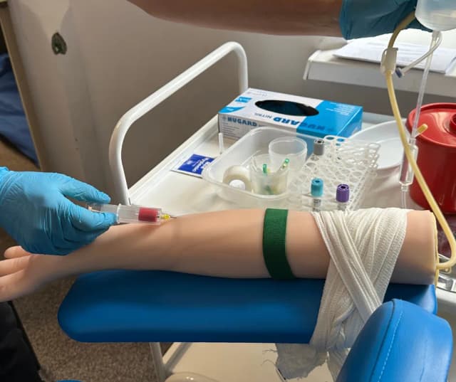 Ile trwa kurs opiekuna medycznego? Sprawdź, zanim się zapiszesz Ile trwa kurs opiekuna medycznego? Sprawdź, zanim się zapiszesz