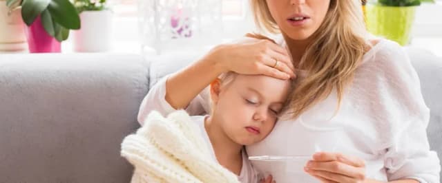 Czy budzić dziecko na lek przeciwgorączkowy? Kluczowe wskazówki dla rodziców Czy budzić dziecko na lek przeciwgorączkowy? Kluczowe wskazówki dla rodziców