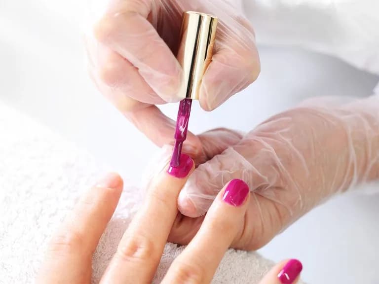 Czy żel do paznokci uczula? Objawy i jak ich unikać Czy żel do paznokci uczula? Objawy i jak ich unikać
